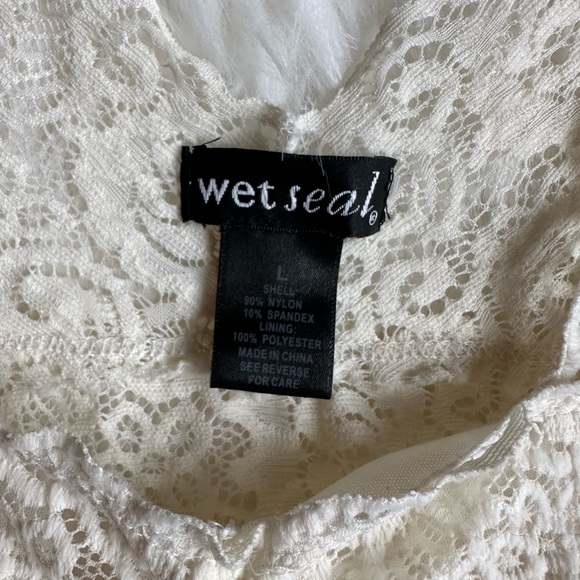 Wet Seal Women’s Lace Cream Top - Picture 2 of 4